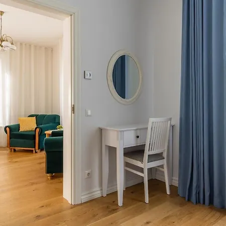 Koidula - Spacios 1-bedroom Apartment, Free Parking & Self Check-in * Pärnu