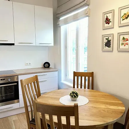 Koidula - Spacios 1-bedroom Apartment, Free Parking & Self Check-in * Pärnu